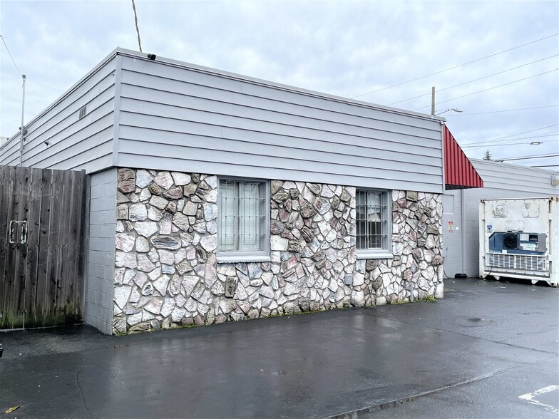 More Photos Of 10234 NE Glisan St, Portland Freestanding For Lease