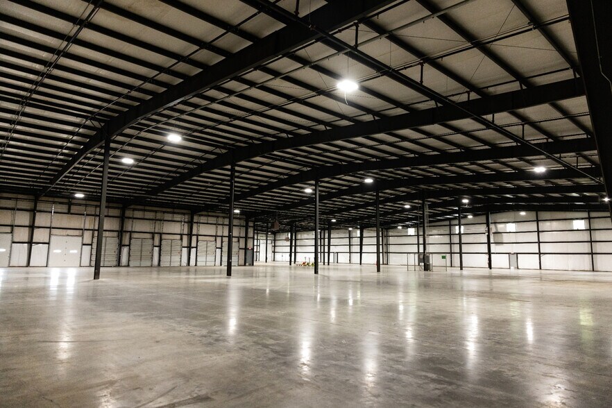 More Photos Of 802 Swan Dr, Smyrna Warehouse For Lease