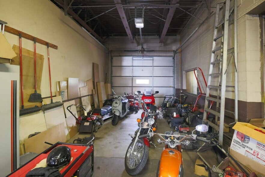 More Photos Of 4215 E Lake St, Minneapolis Freestanding For Sale