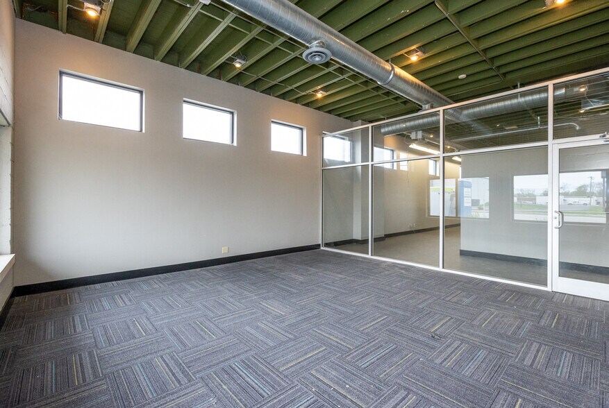 More Photos Of 1728 W 16th St, Indianapolis General Retail For Lease