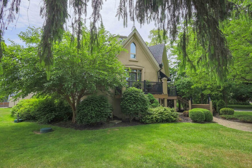 More Photos Of 646 Mount Pleasant Rd, Brant Freestanding For Sale