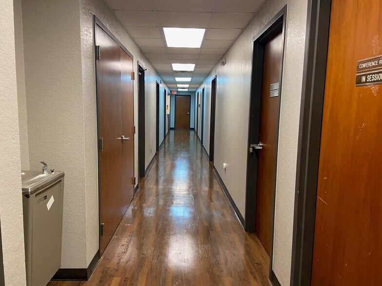 More Photos Of 829 Elks Blvd, Ardmore Office For Sale