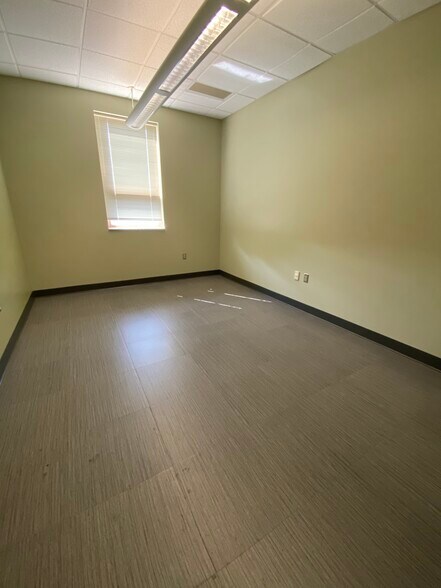 More Photos Of 340 W State St, Athens Flex For Lease