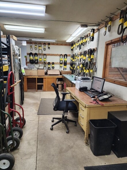 More Photos Of 11204 Royalton Rd, North Royalton Showroom For Lease