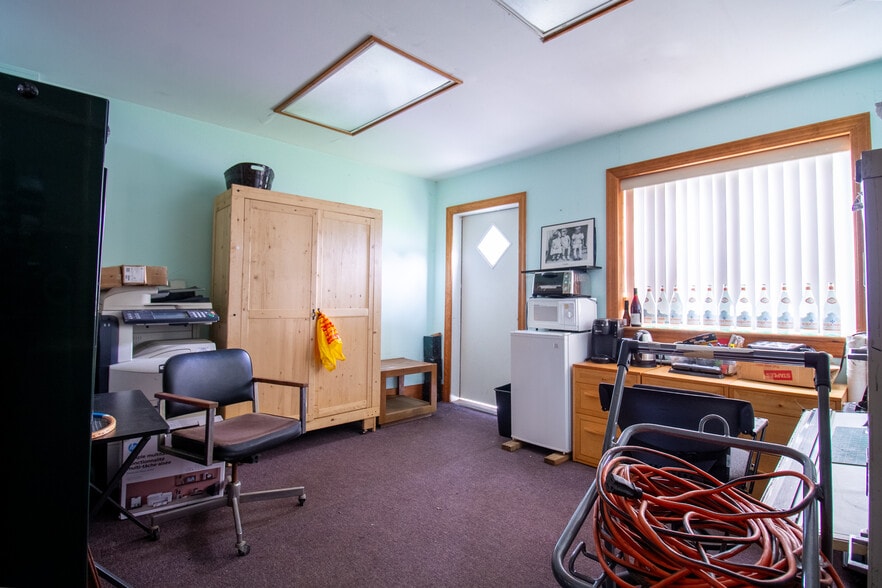 More Photos Of 22 Creamery Rd, Johnson Warehouse For Sale