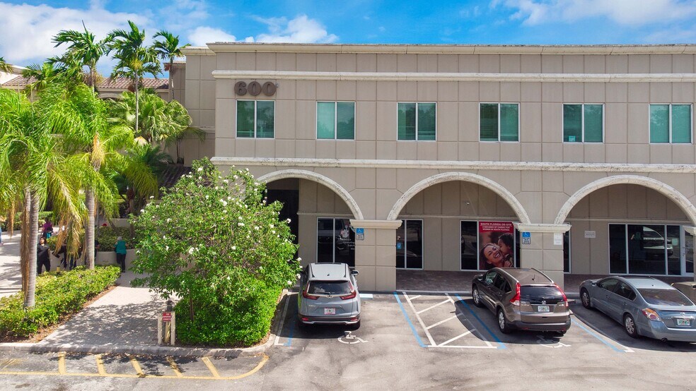 More Photos Of 400 N Hiatus Rd, Pembroke Pines Unknown For Lease