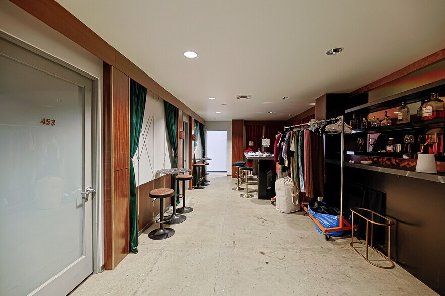 More Photos Of 1041 N Mansfield Ave, Los Angeles Light Distribution For Lease