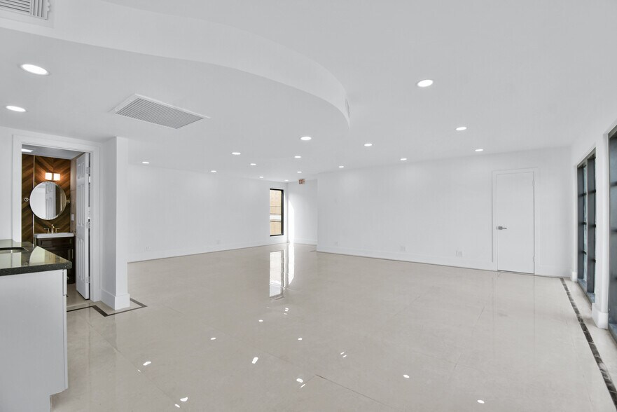 More Photos Of 2990 Griffin Rd, Fort Lauderdale Storefront Retail Office For Sale