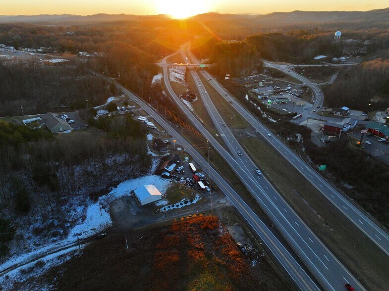 More Photos Of 178 Old Fayette rd, Oak Hill Showroom For Sale