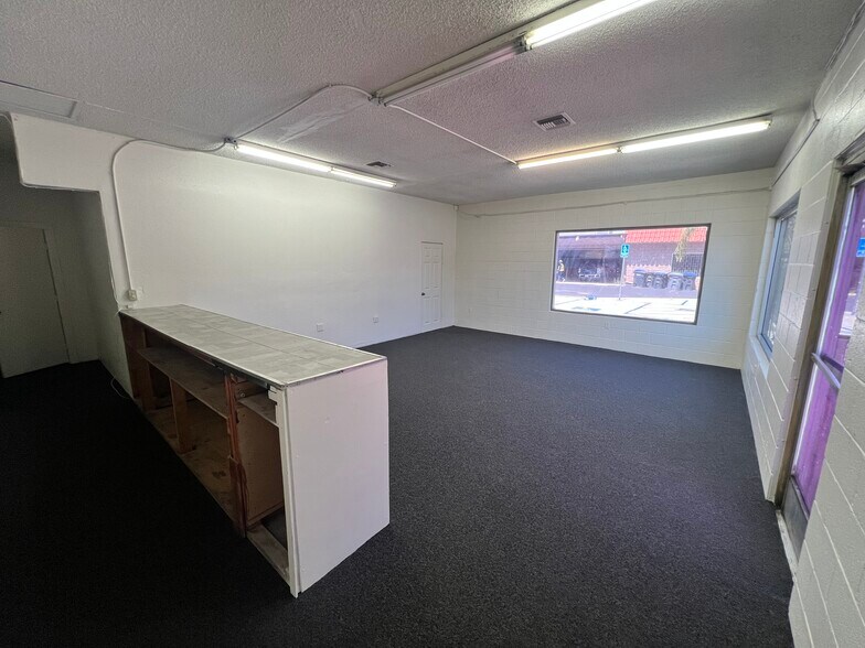 More Photos Of 147 N Gilbert St, Hemet Flex For Sale