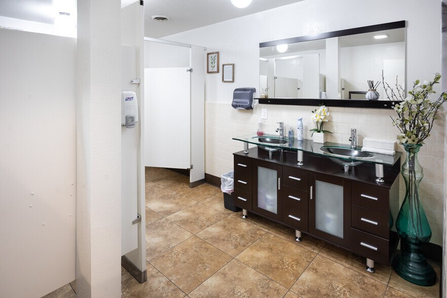 More Photos Of 1227 Bridge St, Yuba City Office For Sale