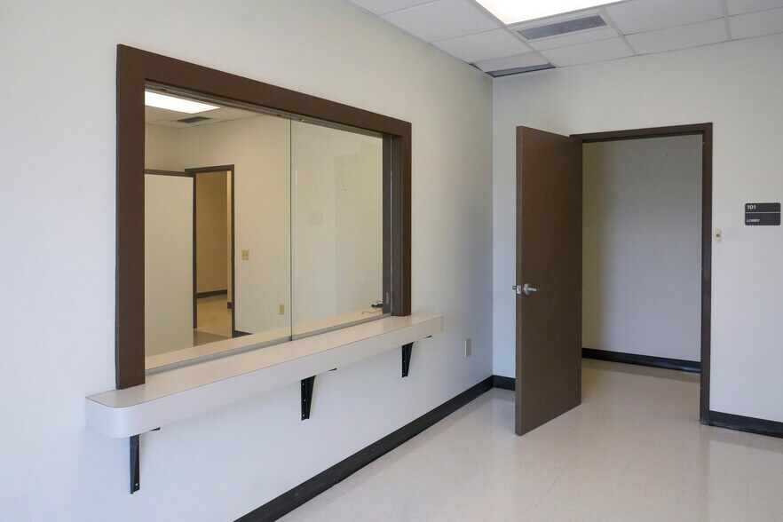More Photos Of 6944 Leopard St, Corpus Christi Warehouse For Sale
