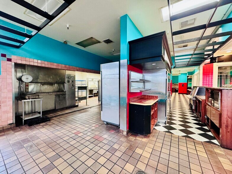 More Photos Of 1987 Hilltop Dr, Redding General Retail For Sale