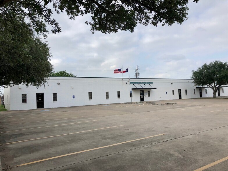 More Photos Of 1804-1828 W Jefferson Ave, Harlingen Light Manufacturing For Lease