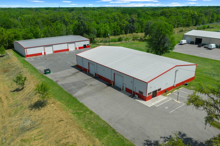 More Photos Of 3073 NE 37th Pl, Wildwood Warehouse For Lease