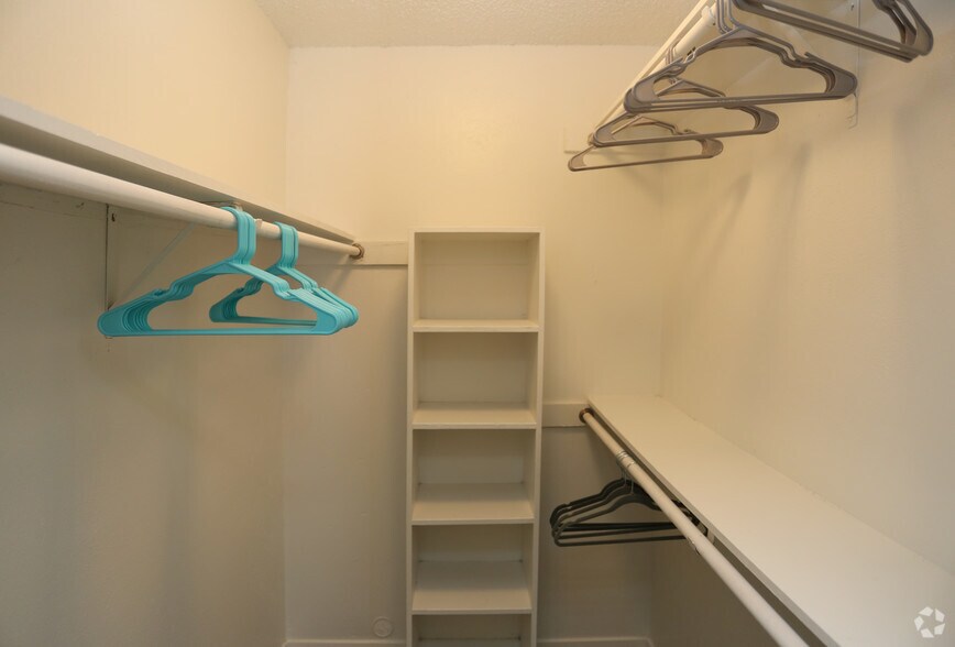 More Photos Of 504 Dudley Cir, Arlington Apartments For Sale