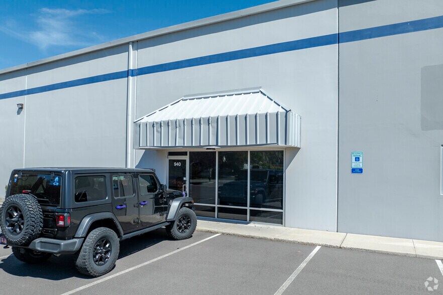 More Photos Of 940-992 Spice Island Dr, Sparks Warehouse For Lease