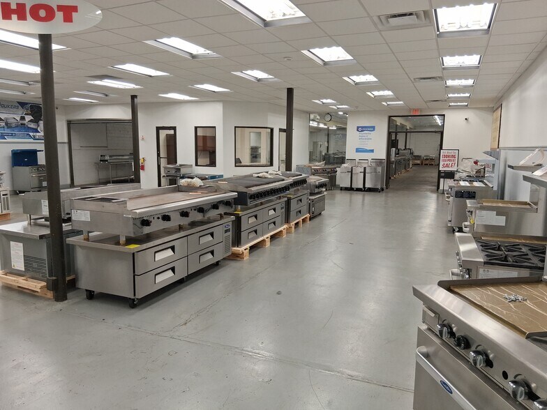 More Photos Of 800 S Morrison Ave, Collinsville Warehouse For Sale