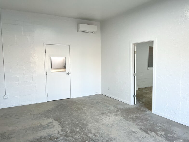 More Photos Of 1938 Singleton Blvd, Dallas Light Distribution For Lease