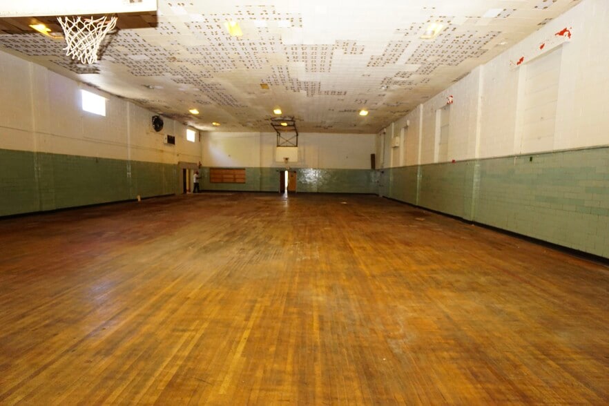 More Photos Of 10004 Union Ave, Cleveland Specialty For Sale