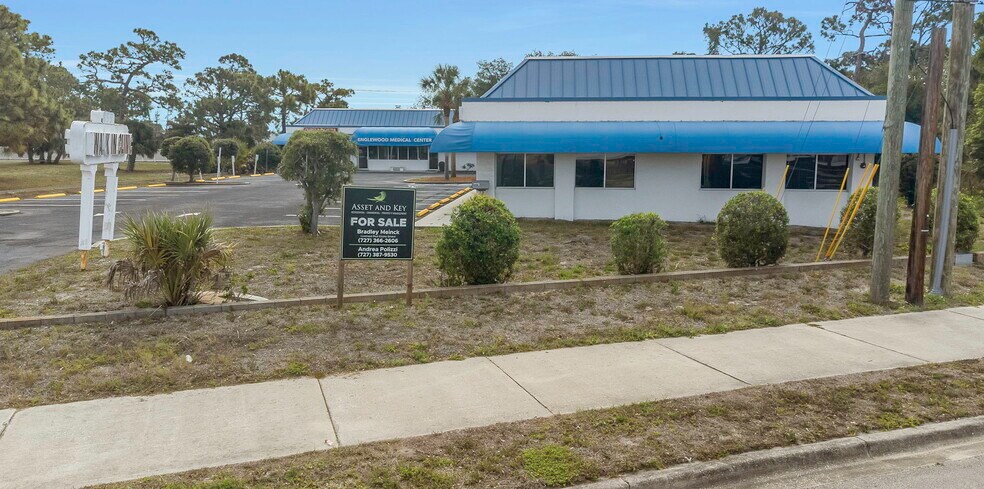 More Photos Of 655 N Indiana Ave, Englewood Medical For Sale
