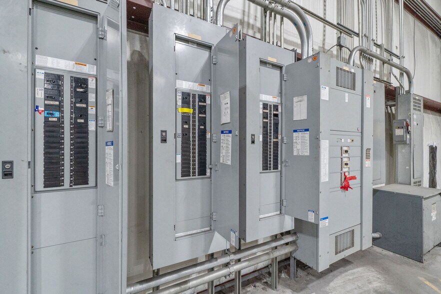 More Photos Of 5119 Hiltonview Rd, Houston Warehouse For Lease