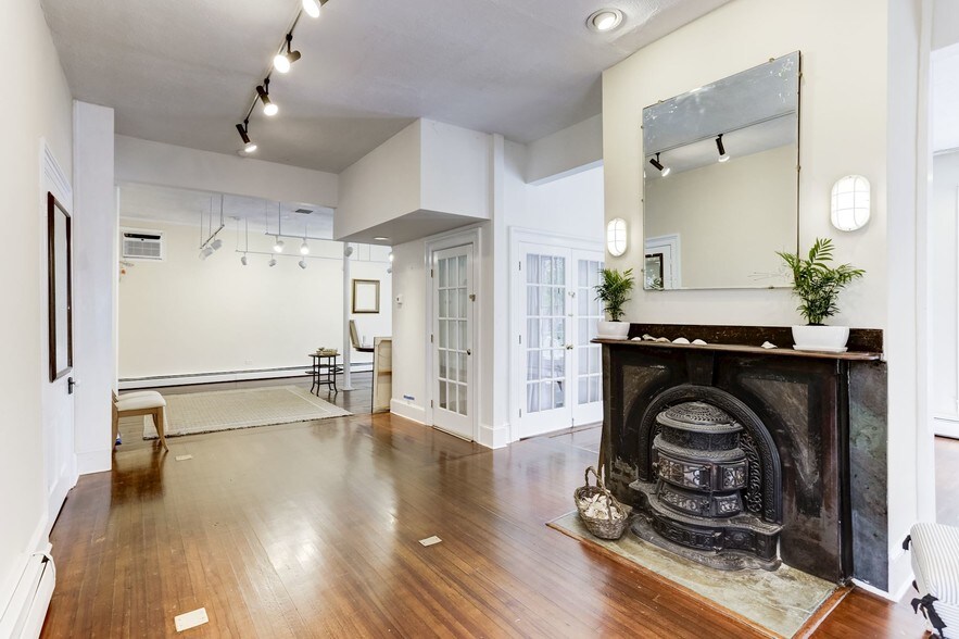 More Photos Of 214 Talbot St, Saint Michaels Storefront Retail Residential For Lease