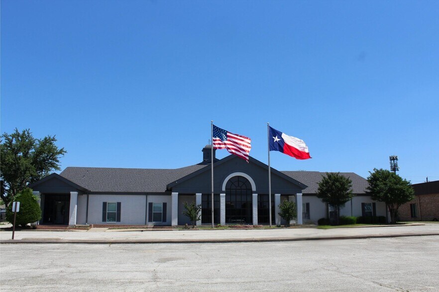 More Photos Of 5200 Paige Rd, The Colony Medical For Sale