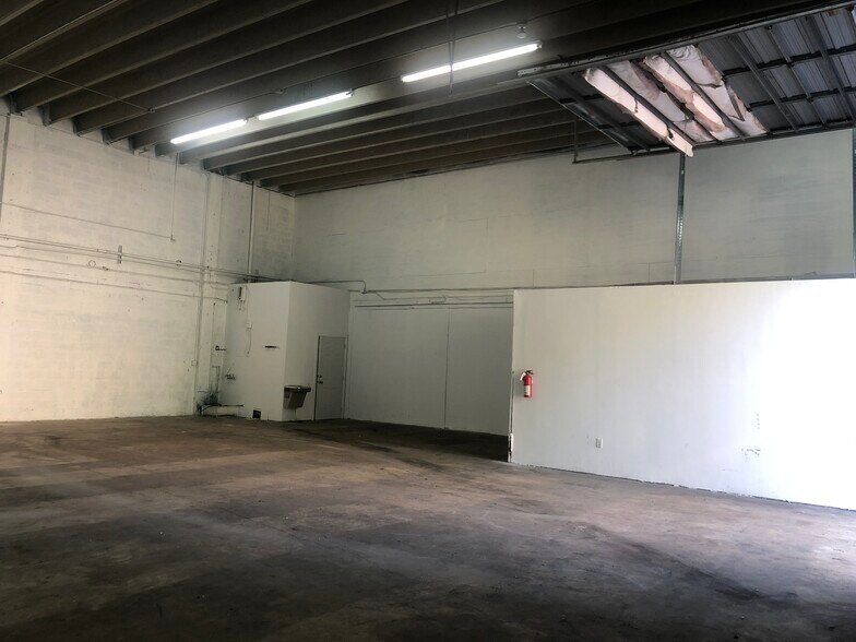 More Photos Of 9550-9552 NW 12th St, Miami Warehouse For Lease