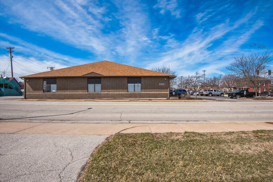More Photos Of 2350 4th Ave, Rock Island Office For Sale