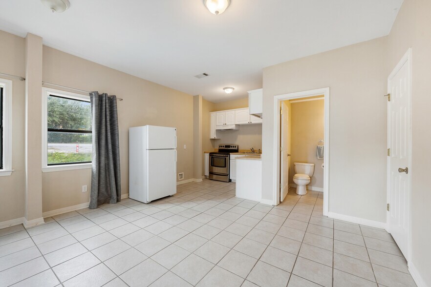 More Photos Of 5205 Hudson Bend Rd, Austin Light Manufacturing For Sale