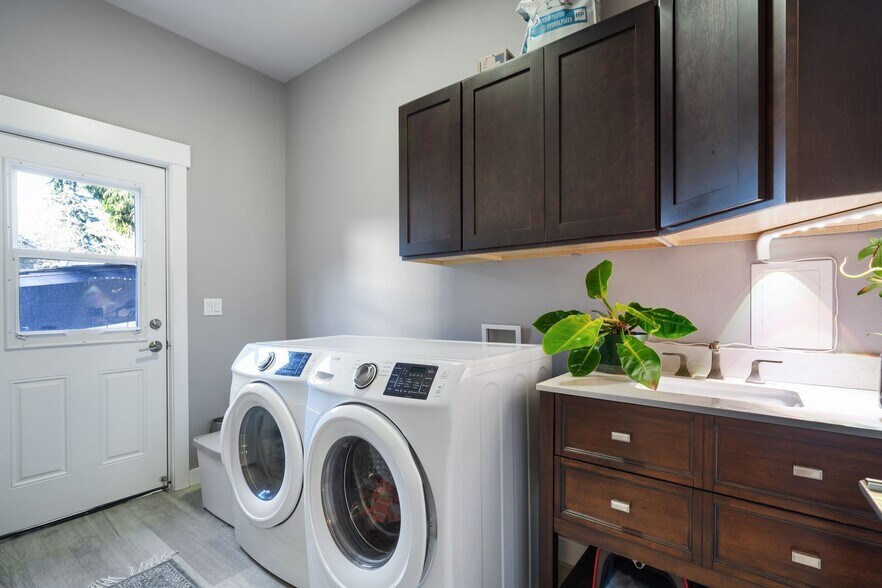 More Photos Of 215 NE 30th Ave, Portland Multifamily For Sale