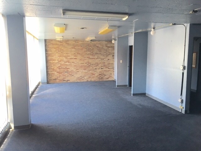 More Photos Of 3100 S Oak Park Ave, Berwyn Office For Sale