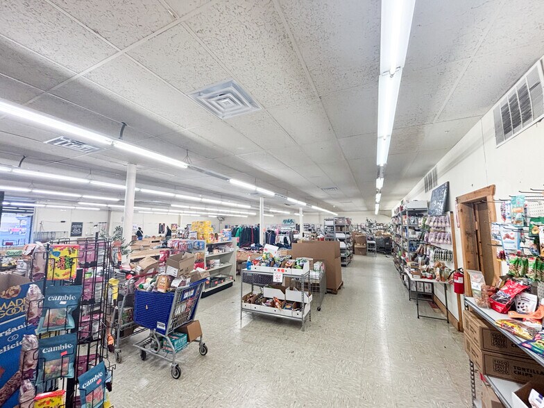 More Photos Of 304 E Jackson St, Willard Unknown For Lease