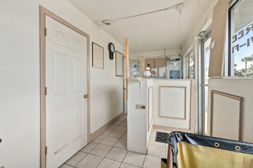 More Photos Of 801 Ridgewood Ave, Holly Hill Hotel For Sale