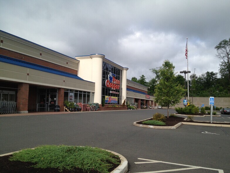 More Photos Of 645 Poquonock Ave, Windsor Unknown For Lease