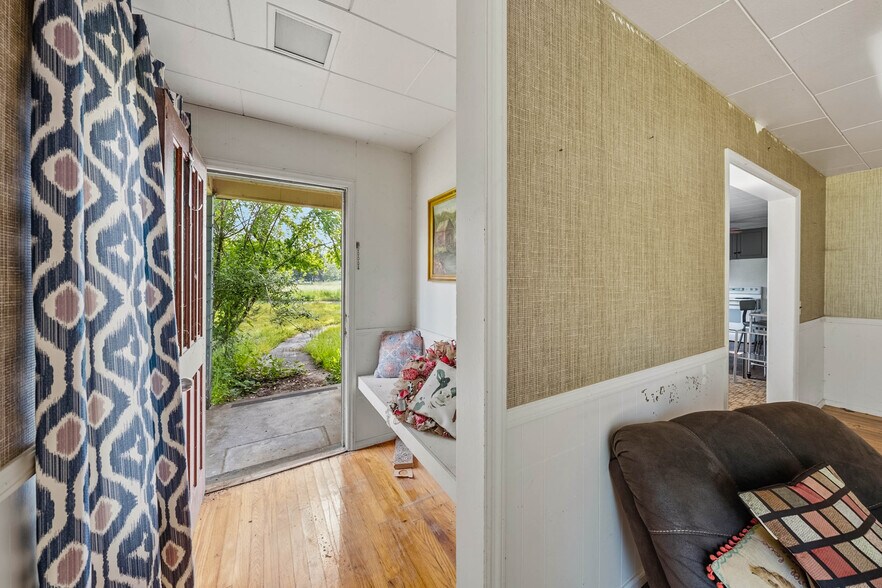 More Photos Of 6531 Lower River Rd, Grants Pass Specialty For Sale