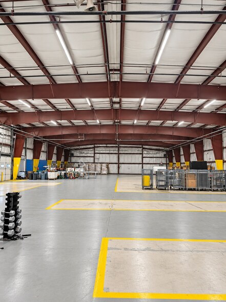 More Photos Of 645 Wemple Rd, Glenmont Warehouse For Lease