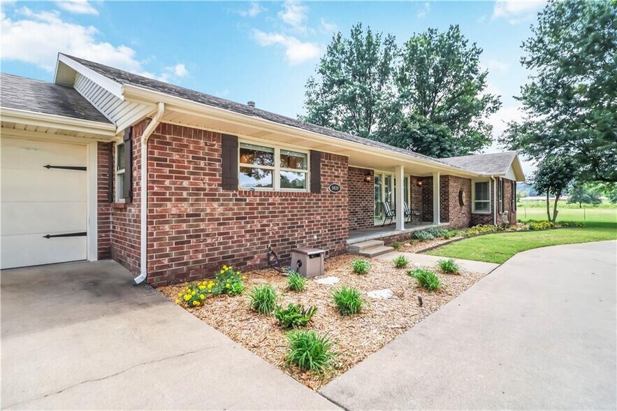 More Photos Of 5039 Primrose Rd, Springdale Specialty For Sale