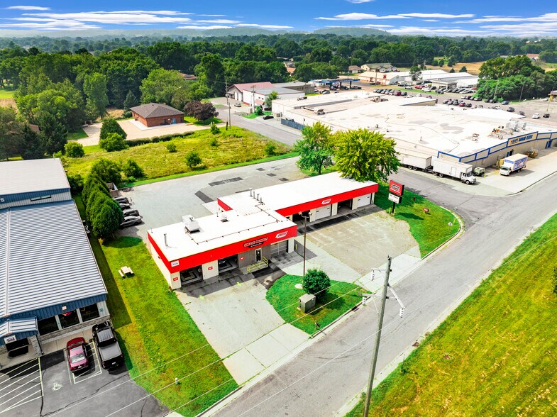 More Photos Of 2236 Mercantile Dr, Eau Claire Auto Repair For Sale