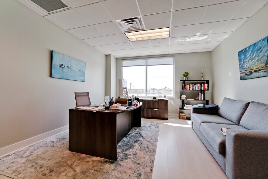 More Photos Of 2170 Main St, Sarasota Loft Creative Space For Sale