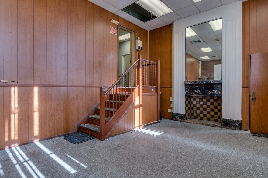 More Photos Of 166-170 Jericho Tpke, Floral Park Loft Creative Space For Lease