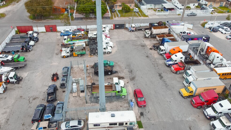 More Photos Of 3600 NW 95th St, Miami Auto Dealership For Lease