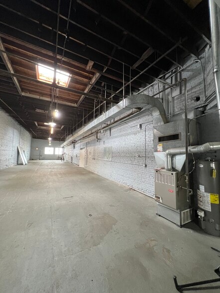 More Photos Of 4244 N Elston Ave, Chicago Warehouse For Lease
