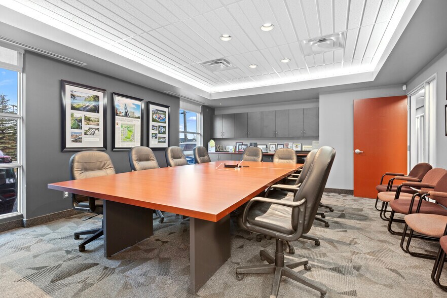 More Photos Of 135 Walgreen Rd, Ottawa Office For Sale