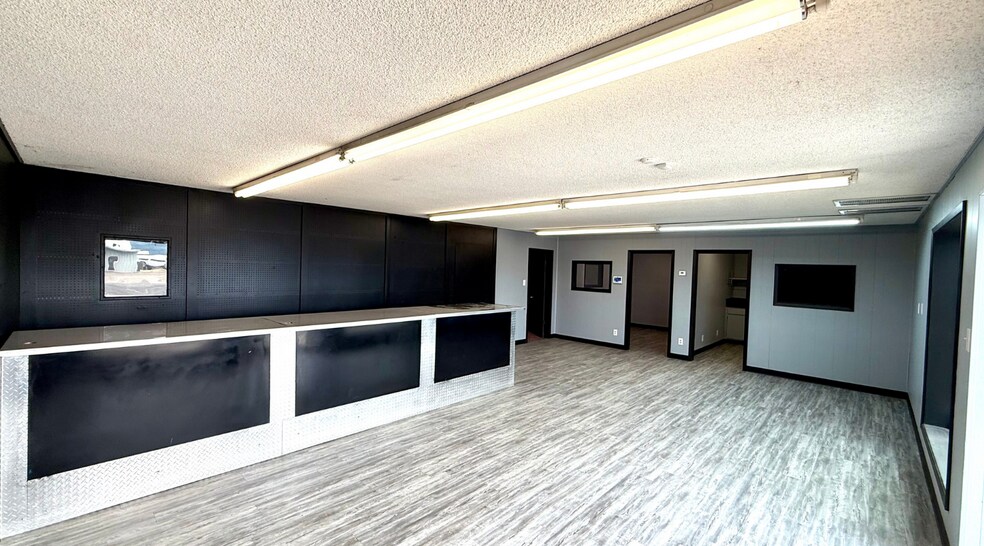 More Photos Of 1900 W 2nd St, Odessa Industrial For Lease