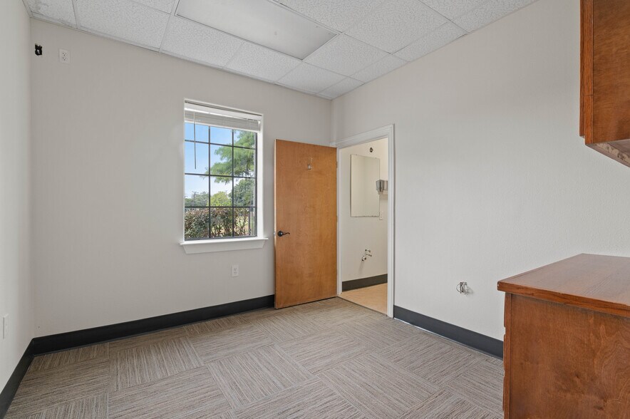 More Photos Of 3605 Interstate 30, Mesquite Medical For Lease