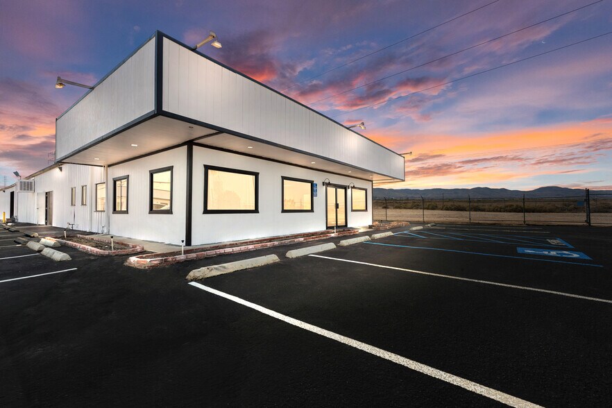 More Photos Of 1589 Kern St, Taft Warehouse For Sale