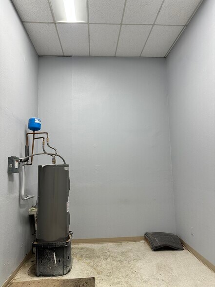 More Photos Of 1001 NE Loop 820, Fort Worth Distribution For Lease