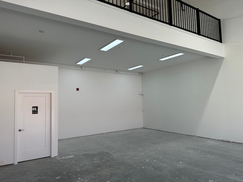 More Photos Of 12 Heatherglen Pl, Calgary Manufacturing For Lease